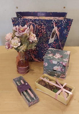 Navy floral bag gift set